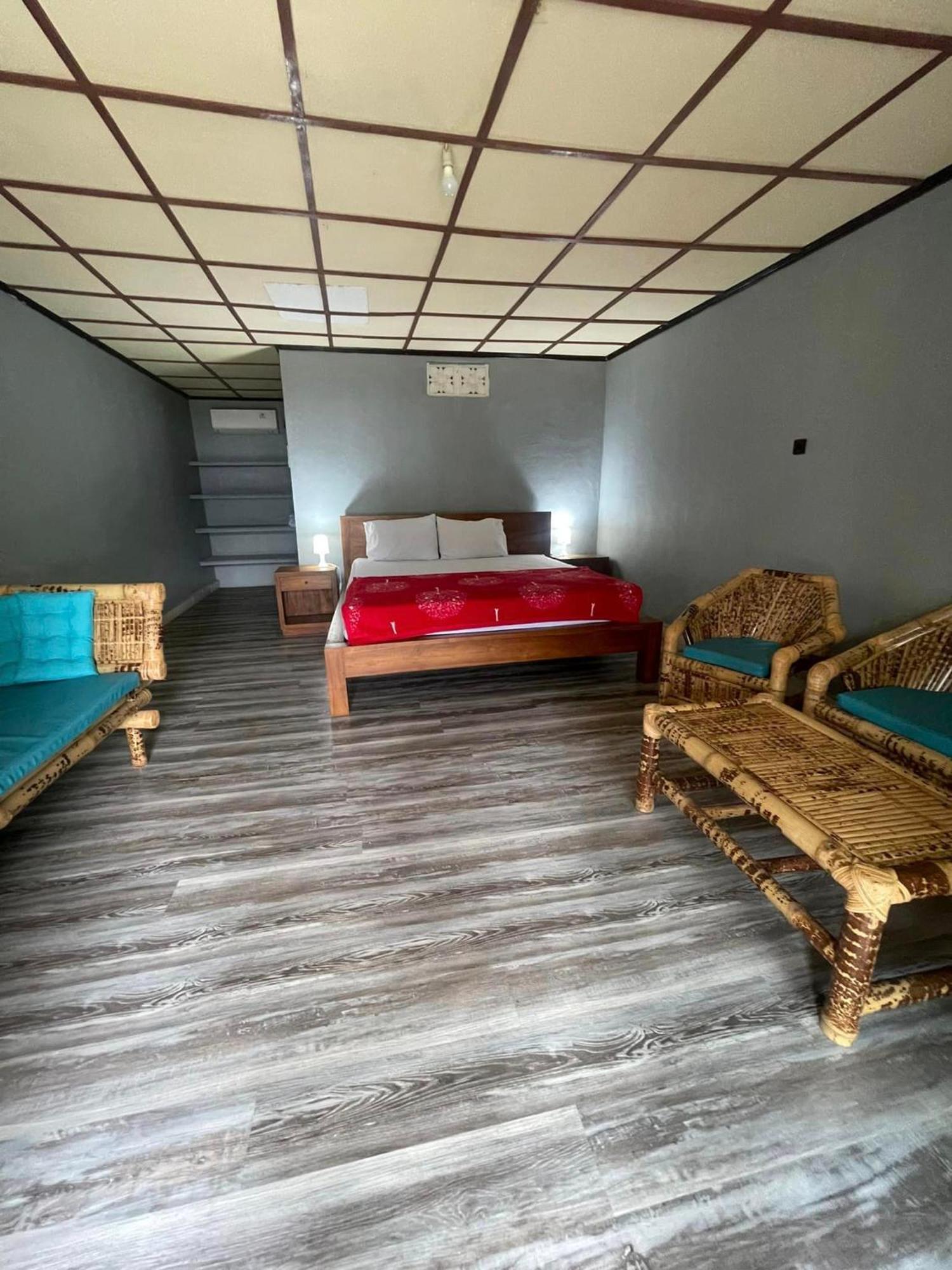Supersuck Hotel Maluk エクステリア 写真
